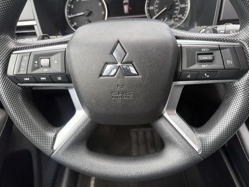 Used 2024 Mitsubishi Outlander ES FWD image 22