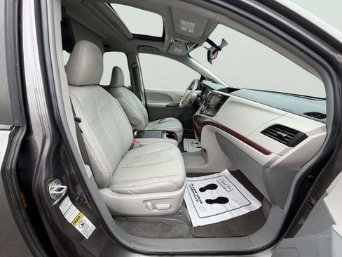 Used 2014 Toyota Sienna XLE w/ XLE Premium Package image 21