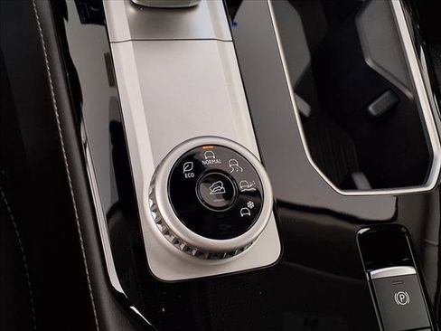 New 2025 Mitsubishi Outlander SEL image 24