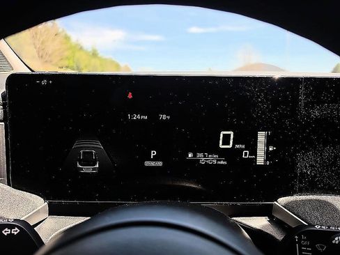 Used 2025 Nissan Kicks SV AWD/4WD image 14