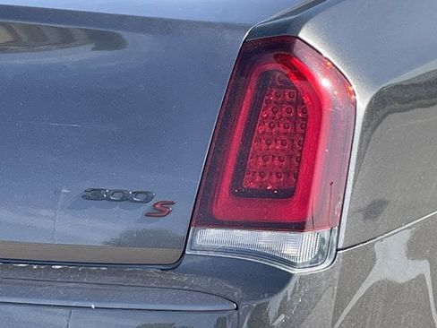 Used 2022 Chrysler 300 S w/ Comfort Group RWD image 6