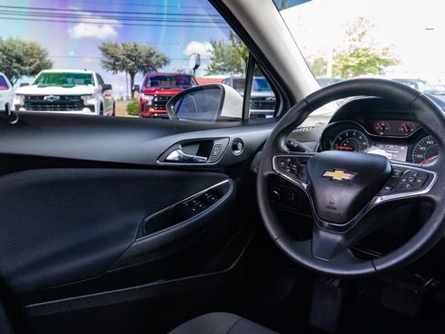 Used 2018 Chevrolet Cruze LT w/ Convenience Package FWD image 11