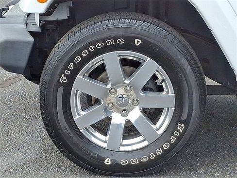 Used 2018 Jeep Wrangler Unlimited Sahara w/ Connectivity Group image 8