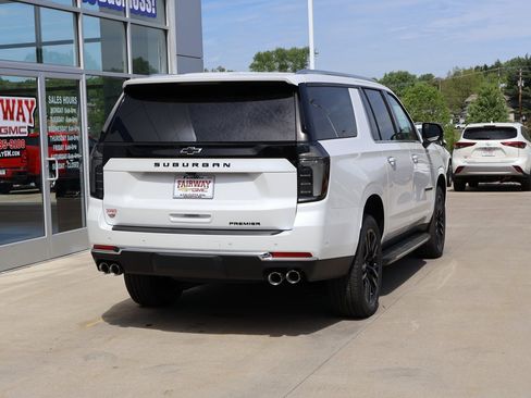 New 2025 Chevrolet Suburban Premier image 3