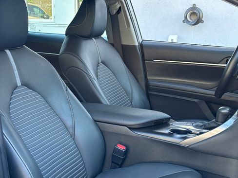 Used 2024 Toyota Camry SE image 30