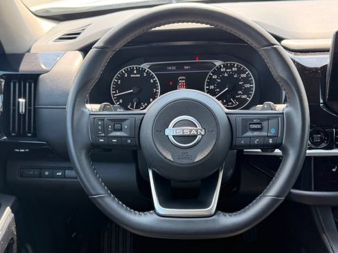 Used 2025 Nissan Pathfinder SV AWD/4WD image 43