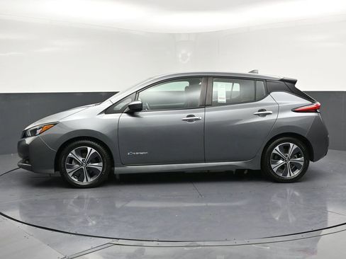 Used 2019 Nissan Leaf SV w/ SV Technology Package image 2