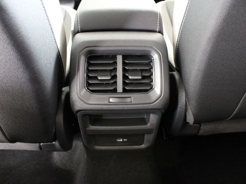 New 2025 Volkswagen Taos SE image 18