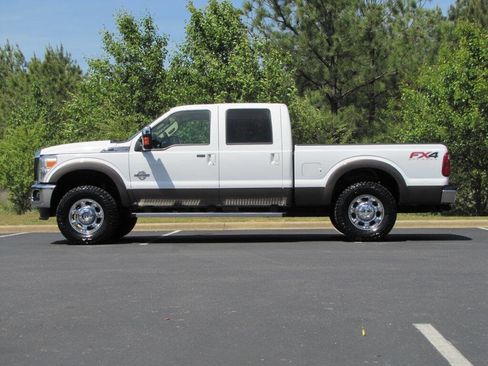 Used 2015 Ford F250 Lariat w/ Lariat Ultimate Package image 5