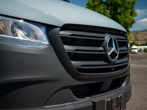 Used 2025 Mercedes-Benz Sprinter 2500 image 12