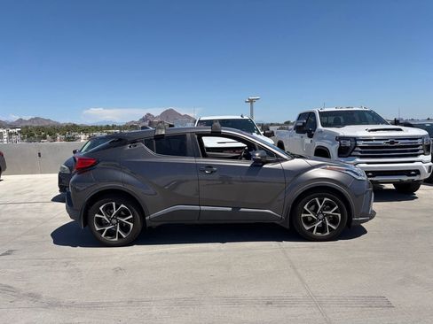 Used 2020 Toyota C-HR XLE FWD image 3