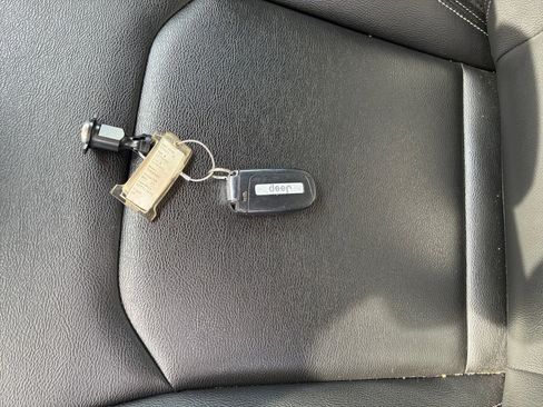 Used 2025 Jeep Compass Limited image 17