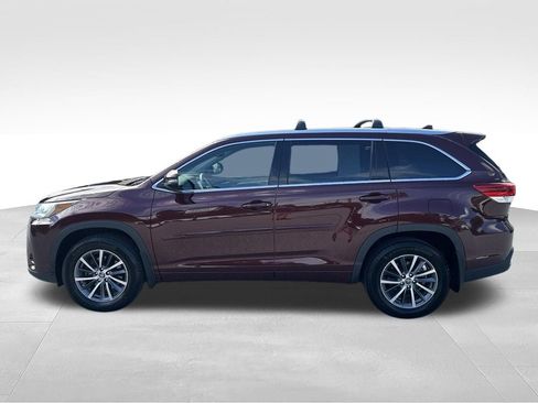 Used 2017 Toyota Highlander XLE AWD/4WD image 4