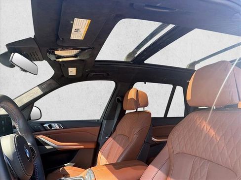 Used 2024 BMW X5 M60i image 11