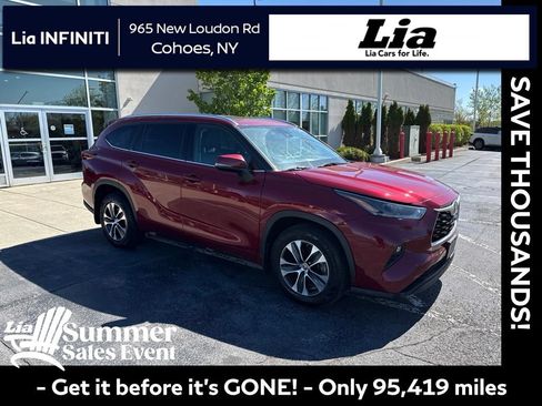 Used 2021 Toyota Highlander XLE AWD/4WD image 1