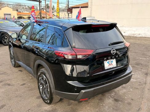 Used 2025 Nissan Rogue SV image 5