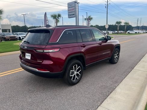 Certified 2025 Jeep Grand Cherokee Limited w/ Luxury Tech Group II RWD image 6