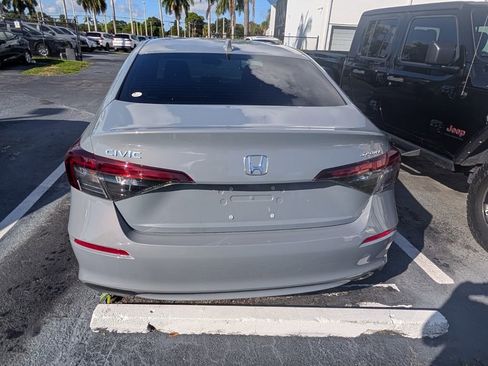 Used 2025 Honda Civic Sport image 11
