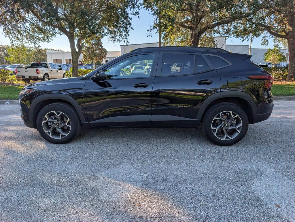 Used 2024 Chevrolet Trax LT w/ Driver Confidence Package FWD image 5