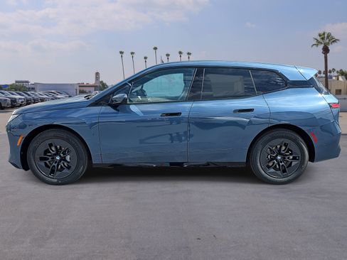 New 2026 BMW iX xDrive60 w/ Premium Package image 8