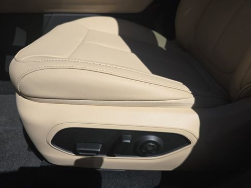 New 2025 Jeep Grand Cherokee L Limited image 30