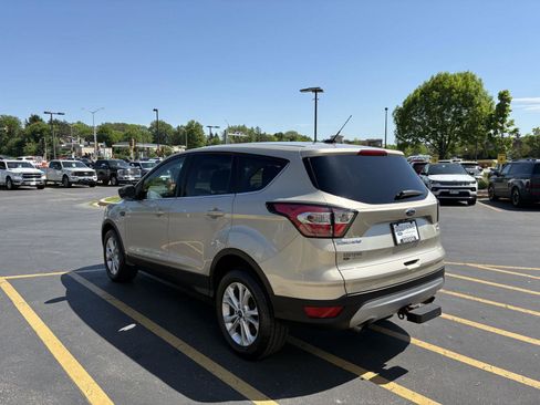 Used 2017 Ford Escape SE AWD/4WD image 4