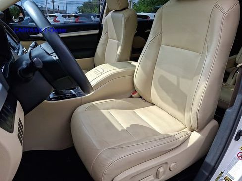 Used 2016 Toyota Highlander XLE AWD/4WD image 15
