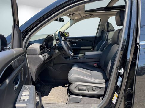 Used 2025 Honda Pilot Touring image 5
