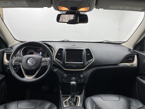 Used 2017 Jeep Cherokee Limited FWD image 18