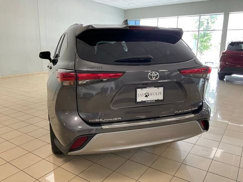 Used 2022 Toyota Highlander Platinum AWD/4WD image 6