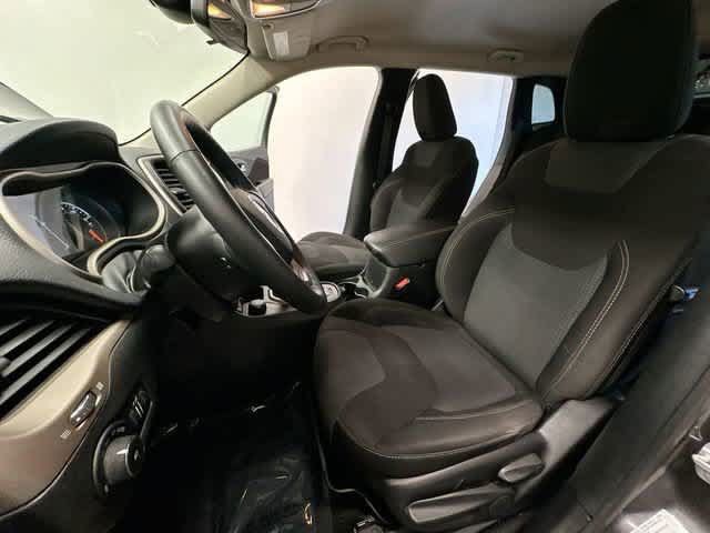 Used 2016 Jeep Cherokee Latitude w/ Cold Weather Group AWD/4WD image 15