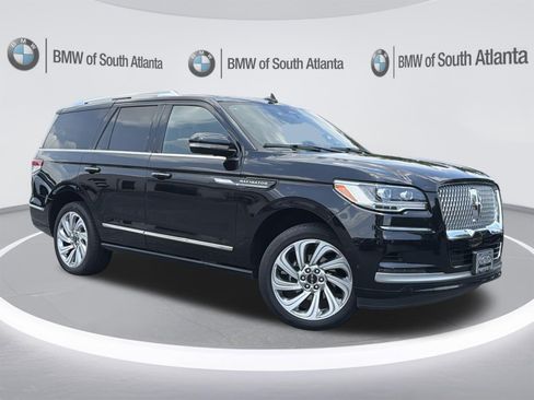 Used 2024 Lincoln Navigator Reserve AWD/4WD image 2