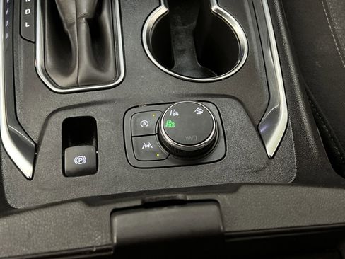 Used 2022 Chevrolet Traverse LT image 31