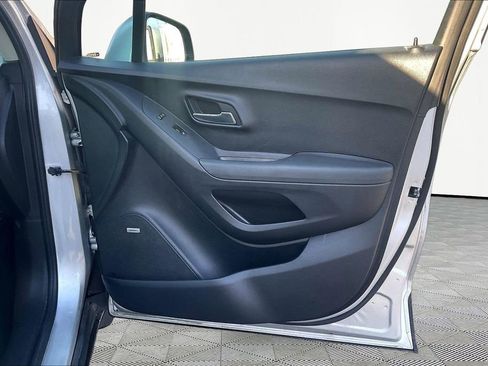 Used 2015 Chevrolet Trax LT w/ LT Sun and Sound Package image 30