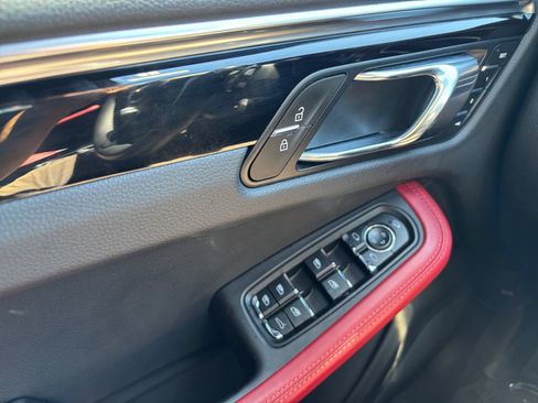 Used 2023 Porsche Macan AWD/4WD image 11