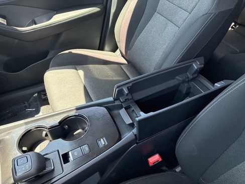 Used 2025 Nissan Rogue SV FWD image 17