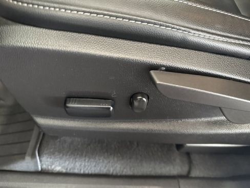 Used 2022 GMC Canyon Elevation image 12