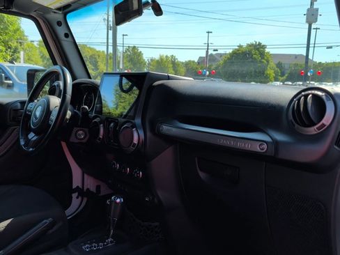 Used 2015 Jeep Wrangler Unlimited Sport w/ Quick Order Package 24S AWD/4WD image 24