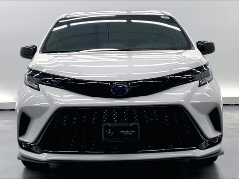 Used 2024 Toyota Sienna XSE image 7