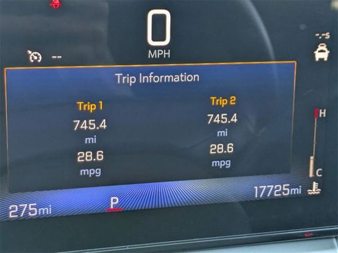 Used 2025 Chevrolet Trax LT w/ LT Convenience Package image 16