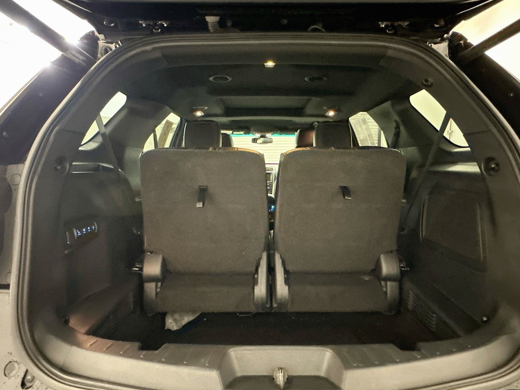 Used 2016 Ford Explorer Platinum AWD/4WD image 32