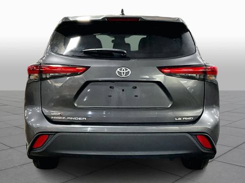 Certified 2022 Toyota Highlander LE image 4