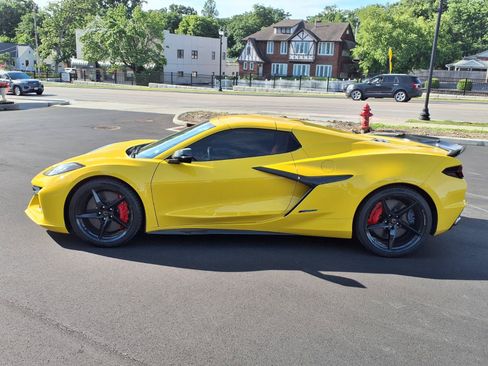 Used 2025 Chevrolet Corvette E-Ray w/ ZER Performance Package AWD/4WD image 31