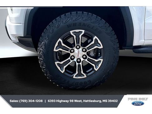 Used 2023 GMC Canyon AT4 w/ AT4 Premium Package AWD/4WD image 7