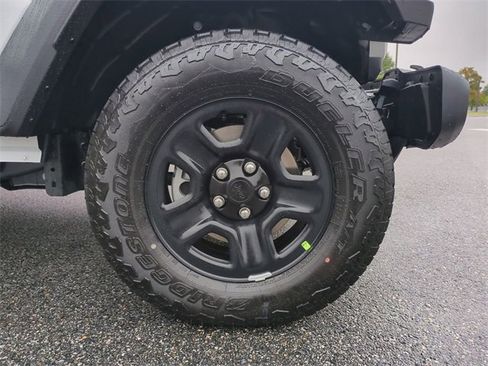 New 2025 Jeep Gladiator Sport image 11