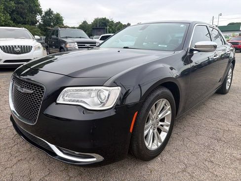 Used 2015 Chrysler 300 C RWD image 3