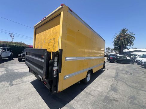Used 2012 GMC Savana 3500 RWD image 4