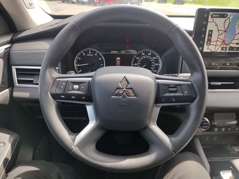 New 2026 Mitsubishi Outlander ES image 6