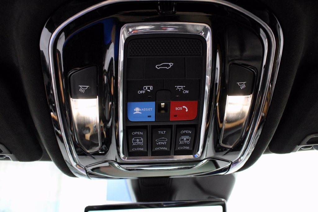 Used 2024 Jeep Grand Cherokee Summit AWD/4WD image 36
