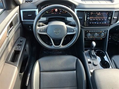 Used 2022 Volkswagen Atlas SEL image 2